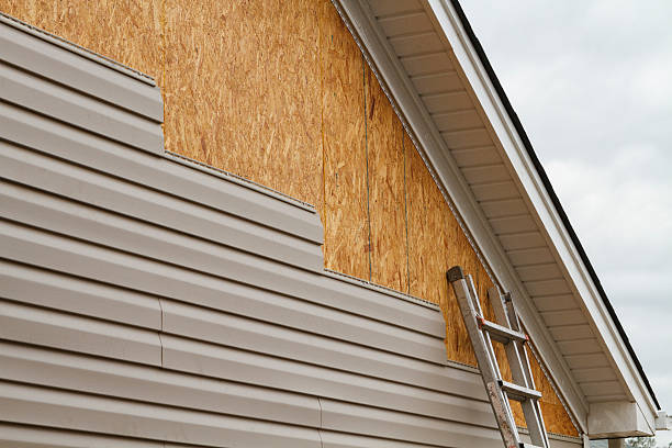 Professional Emergency Siding Repair technician working in Claridge, PA
